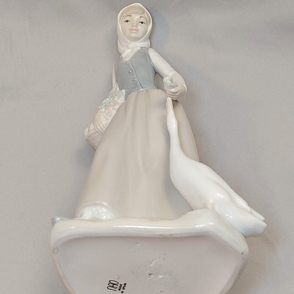 NAO By Lladro "Hungry Goose" Vintage Home/Office Collectible Statue Figurine - Picture 9 of 12